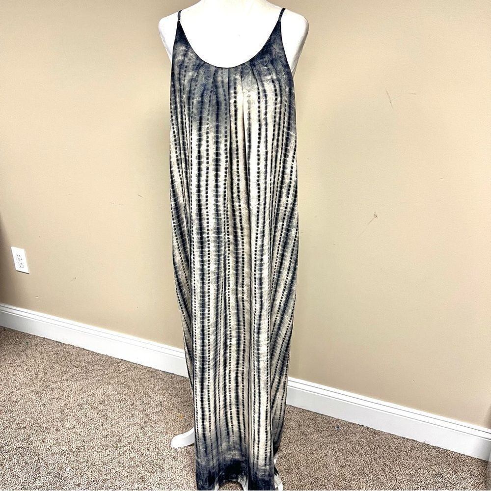One Clothung maxi dress navy/cream. Size M